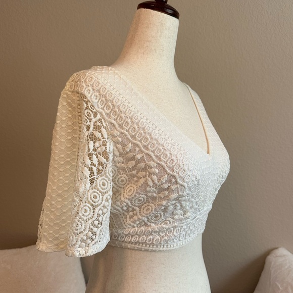 Express Ivory Lace Semi Sheer Short Bell Sleeve Bow Tie Back Crop Top Women’s S. - Picture 1 of 12